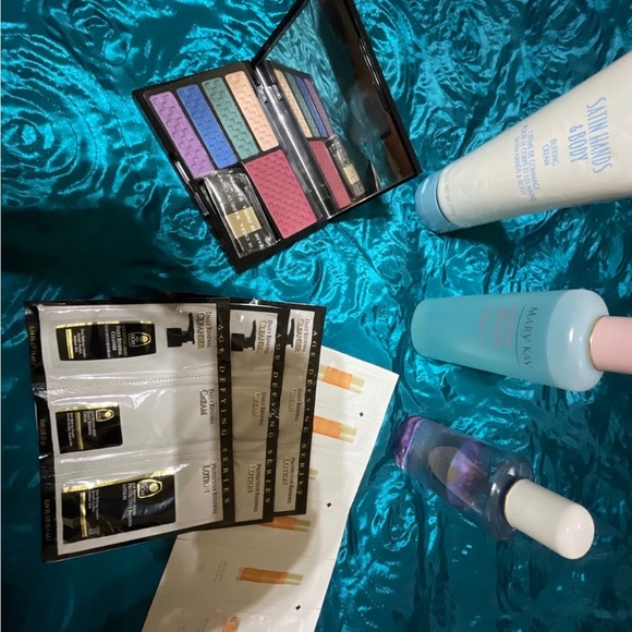 🧴 Mary Kay & Olay Beauty Bundle - Picture 7 of 7